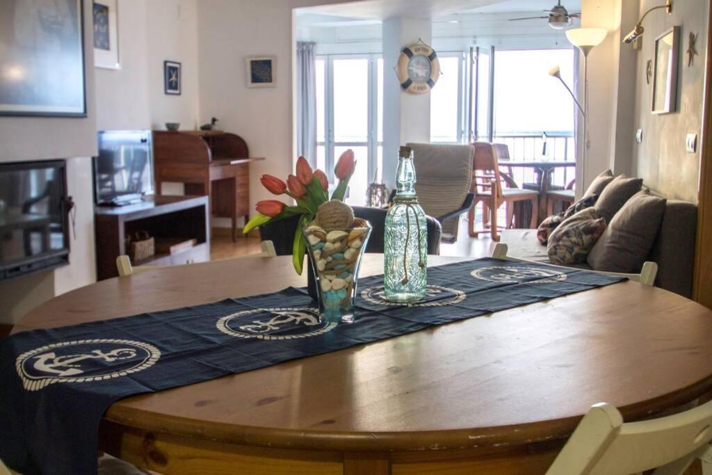 Primera linea de mar. Apartamento turístico Salou Exterior foto