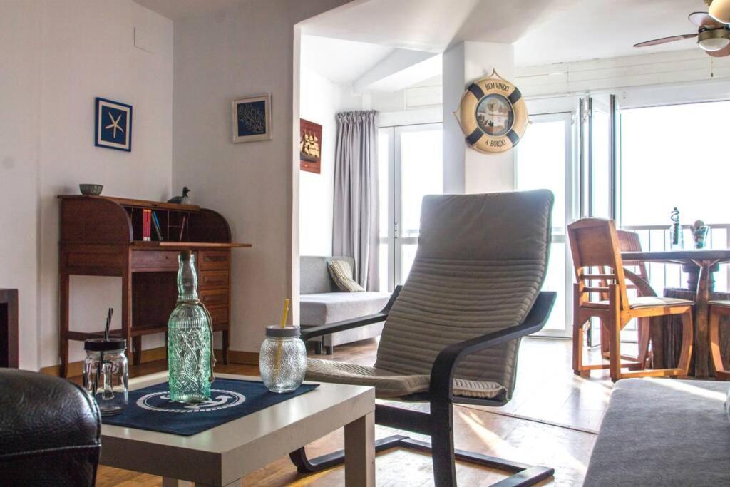 Primera linea de mar. Apartamento turístico Salou Exterior foto