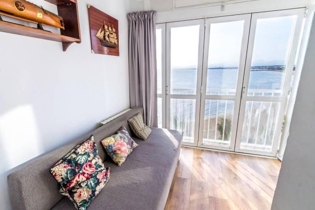 Primera linea de mar. Apartamento turístico Salou Exterior foto