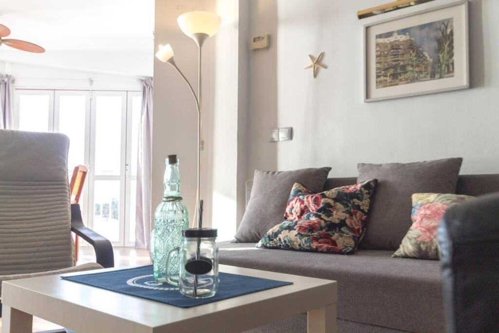 Primera linea de mar. Apartamento turístico Salou Exterior foto