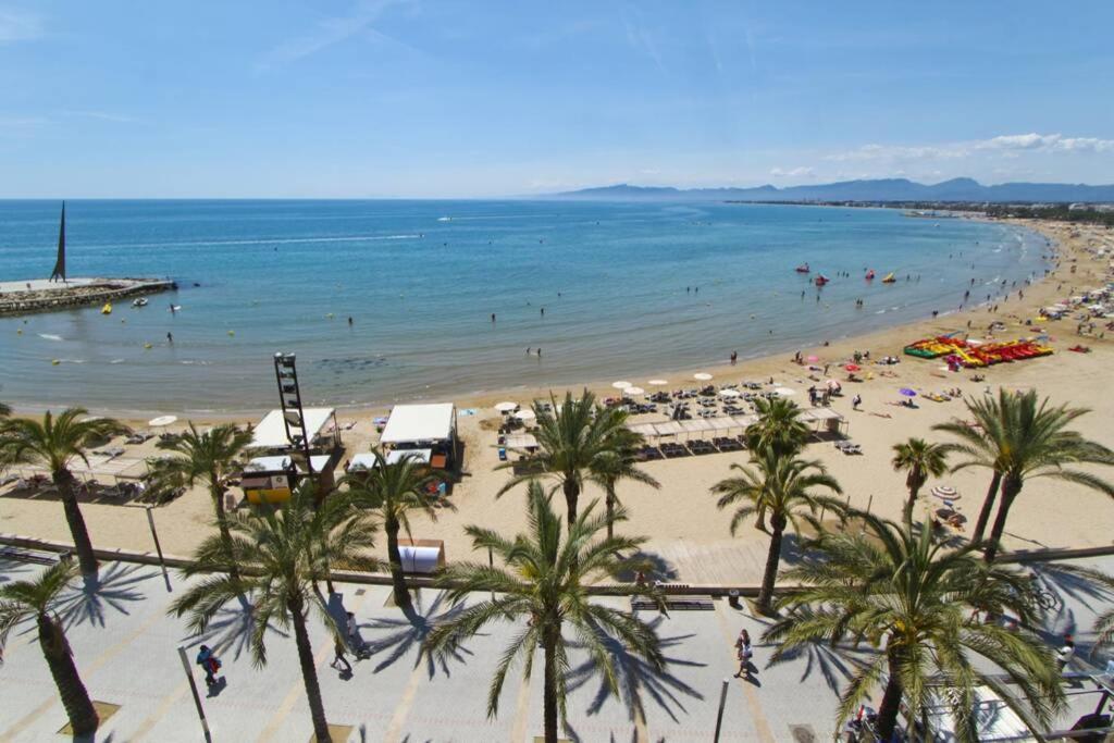 Primera linea de mar. Apartamento turístico Salou Exterior foto