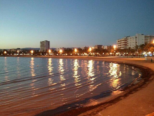 Primera linea de mar. Apartamento turístico Salou Exterior foto